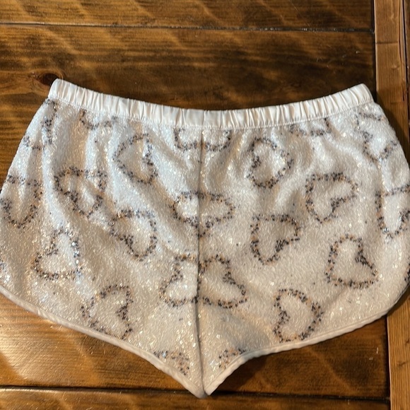Victoria secret sequine heart shorts size med satin lined white/silver/gold - Picture 6 of 8